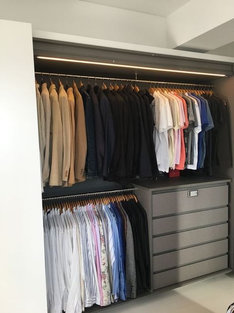 Mens Bedroom Decor, Organized Closet, Dream Closet Design, Luxury Closets Design, Closet Layout, Wardrobe Room, Mens Bedroom, Closet Decor, Room Makeover Bedroom