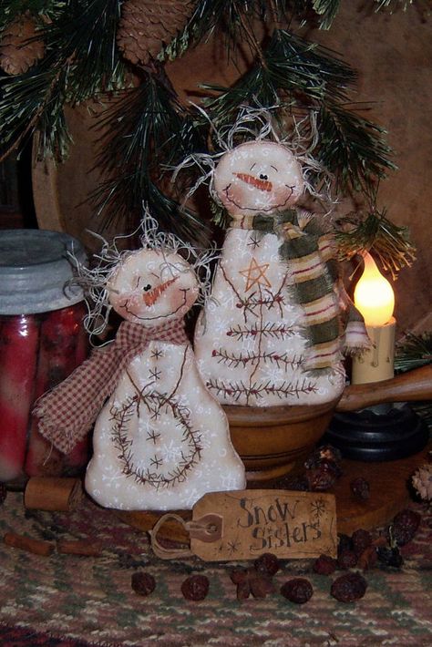 Patti's Ratties Snow Doll Stitchery Ornies Pattern 377 Primitive Patterns, Primitive Snowmen, Snowmen Patterns, 12 December, Primitive Crafts, Snowman Crafts, I Am So Happy, Primitive Christmas, Paper Pattern