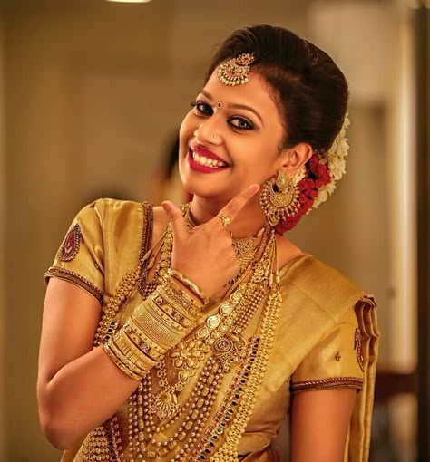 Bride Images, Wedding Kerala, शादी की तस्वीरें, Indian Bride Poses, Simple Craft Ideas, Indian Bride Photography Poses, Indian Wedding Poses, Kerala Wedding Photography, Bride Photos Poses