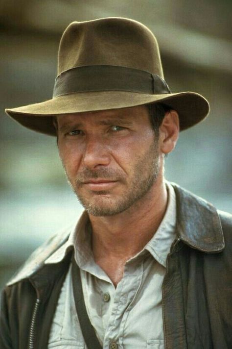 Harrison Ford Indiana Jones, Top 10 Actors, Indiana Jones Films, Lost Ark, Septième Art, Julianne Moore, Marlon Brando, Harrison Ford, Wearing A Hat