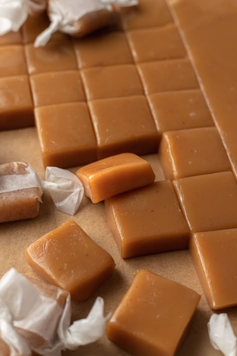 Homemade caramel candies sliced on a piece of parchment paper. Homemade Caramel Candy, Caramel Candies Recipe, Homemade Caramel Recipes, Caramel Recipe Easy, Live Well Bake Often, Caramel Candies, Cracker Candy, Easy Candy Recipes, Caramel Recipe