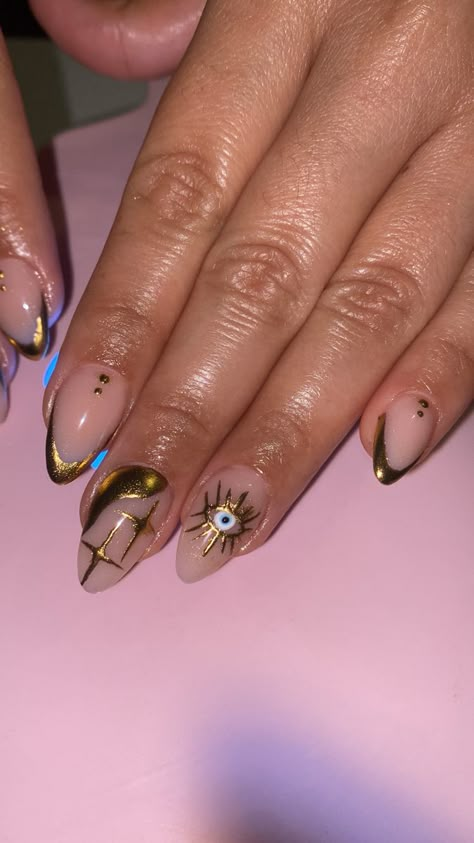 Gold And Evil Eye Nails, Evil Eye Nails With Gold, Egypt Nails Ideas, Evil Eye Chrome Nails, Chrome Evil Eye Nails, Egypt Inspired Nails, Dune Inspired Nails, Egypt Nails Design, Dune Nails