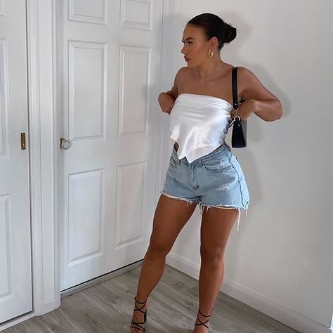 Summer Jean Shorts Outfit, Hot Day Outfit, Jean Short Outfits, Denim Shorts Outfit, Summer Shorts Outfits, Looks Street Style, Night Out Outfit, Outfit Look, Going Out Outfits