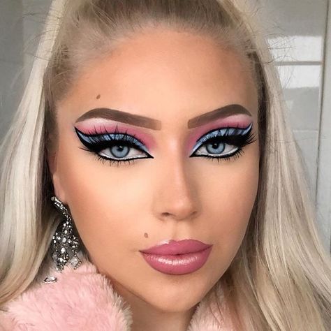 Sooo here is my #bratzchallenge 💅🏼💖🧁👄🥰 did I nail it or fail it? Let me know in the comments👇🏼 Products used: @colourpopcosmetics Brow Boss… Hallowing Costumes, Makeup Barbie, Bratz Doll Makeup, Cute Eyeshadow Looks, Barbie Halloween, Barbie Makeup, Barbie Costume, Nail It, Beauty Make-up