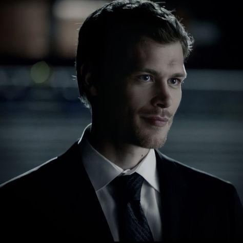 Hot Klaus Mikaelson, Klaus Mikaelson Vampire Face, Klaus Mikaelson Cute, Joseph Morgan Aesthetic, Klaus Vampire Diaries, Klaus Mikaelson Tvd, Nicklaus Mikaelson, Klaus Mikaelson Aesthetic, Klaus Mickelson