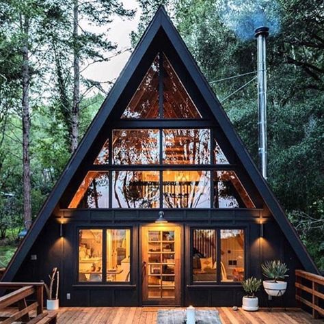 A Frame Cabins, Prefab Cabins, Frame Cabin, Mini Houses, Photography Interior, Casa Country, Sims Building, Industrial Interior Design, A Frame Cabin