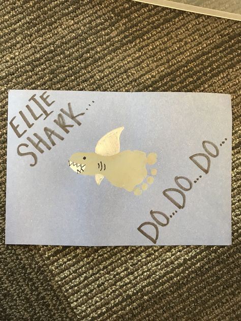 Baby shark Fun Crafts For Infants, Shark Projects For Preschool, Cute Footprint Crafts, Ocean Animal Crafts For Infants, Shark Footprint Craft, Baby Animal Crafts For Toddlers, Shark Toddler Crafts, Footprint Shark, Shark Handprint Art