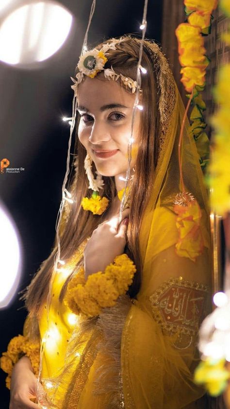 Muslim Haldi Ceremony, Muslim Haldi Bride, Ubtan Dress, Mayoon Outfits, Haldi Pic, Haldi Photos, Haldi Poses For Bride, Haldi Bride, Bride Fashion Photography