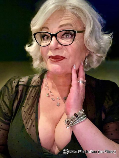 A Thousand Cocktail Stare ;) Female Transformation, Curvy Women Outfits, Beautiful Lady, Aging Gracefully, Blonde, Nails, Silver, Quick Saves, Black