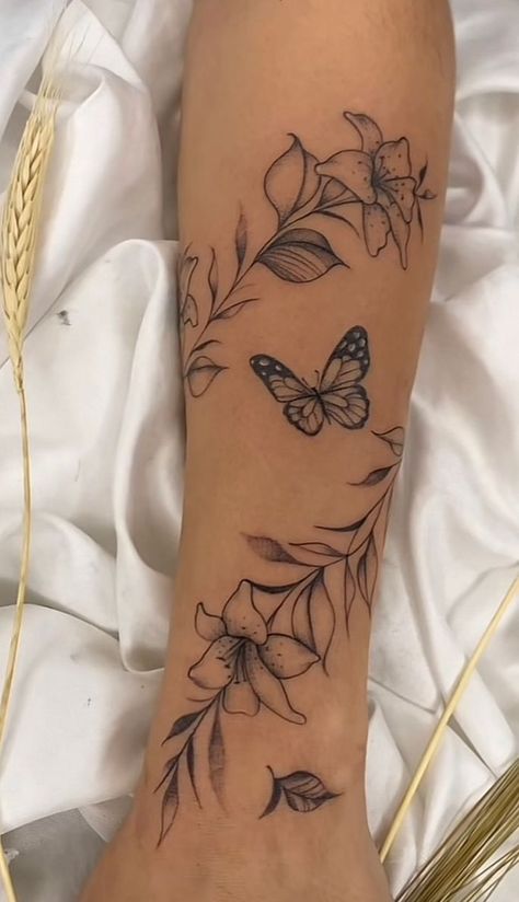 Wrap Around Wrist Tattoos, Earthy Tattoos, Around Arm Tattoo, Wrap Around Tattoo, Wrist Tattoo Ideas, Basic Tattoos, Herz Tattoo, Petite Tattoos, Tattoos For Black Skin