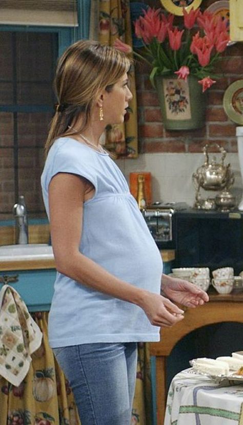 Rachel Pregnant Outfits Friends, Rachel Green Pregnant Outfits, Pregnant Rachel Green, Rachel Green Pregnant, 90s Pregnancy Outfits, 90s Maternity Fashion, Preggy Outfit, Friends Rachel Outfits, Rachel Outfits