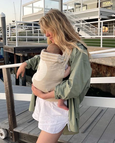 Summer Post Partum Outfits, Artipoppe Carrier, Postpartum Outfits Summer, Nursing Friendly Outfits, Casual Maternity Outfits, Postpartum Fashion, Moms' Night Out, At Home Outfits, Moms Night