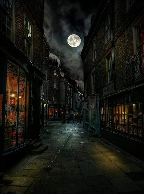 This is York, England, the inspiration for Harry Potters Diagon Alley. - Imgur Dark Academia Aesthetic Wallpaper, Harry Potter Diagon Alley, New England Aesthetic, Street At Night, Studera Motivation, England Aesthetic, York England, London Night, Diagon Alley