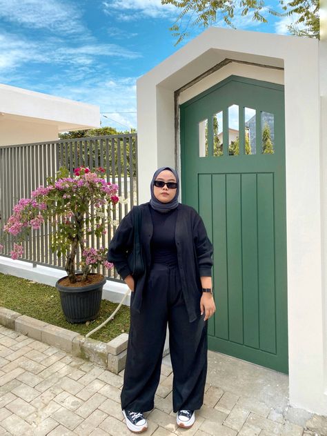 Chubby Girl Outfits Hijab, Ootd Hijab Big Size, Bigsize Hijab Outfit, Ootd Hijab Plus Size, Plus Size Hijabi Outfits, Plus Size Hijab Fashion, Ootd Gemuk, Hijab Plus Size, Modest Capsule Wardrobe