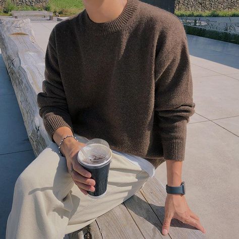 Brown Pullover Outfit Men, Nice Male Outfits, Male Autumn Outfit Aesthetic, Men Comfy Outfit, Asian Man Style, Korean Men Sweater, Autumn Fits Men, Male Sweater Outfit, Outfits Male Casual