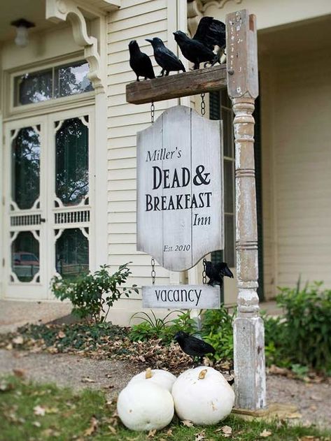 Scary Halloween Decorations Outdoor Diy, Halloween Decorations Indoor Scary, Dead And Breakfast, Halloween Yard Decorations Diy, Halloween Decorations Outdoor Porch, Halloween Yard Displays, Halloween Garden Decorations, Fun Diy Halloween Decorations, Halloween Decorations To Make