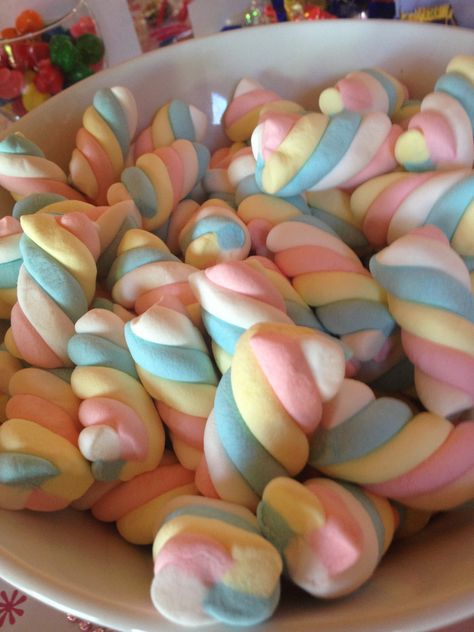 Rainbow Marshmallow, Sleepover Food, Junk Food Snacks, Yummy Comfort Food, Think Food, Mia 3, Snap Food, Kawaii Food, Food Snapchat