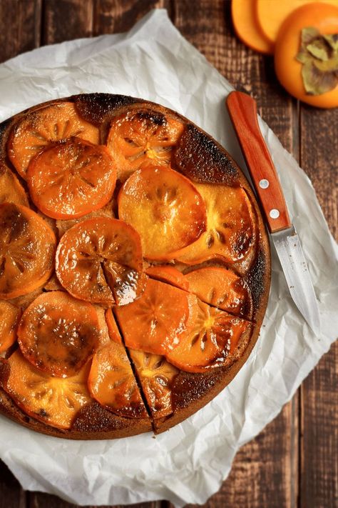 Maple Persimmon Tatin Cake Persimmon Cake Recipe, Persimmon Cake, Maple Syrup Cake, Syrup Cake, Seasonal Fruit, French Recipes, Baking Inspiration, Cake Recipes From Scratch, Easy Comfort Food