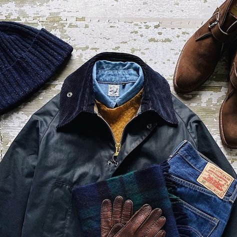 Jeff Depano on Instagram: "Feb.09.2020 | Today’s Kit --- Jacket: @Barbour BEDALE - NAVY Sweater: @HarleyOfScotland Chambray Shirt: @orSlow Watch Cap: @DrakesDiary Scarf: @BeggAndCo Gloves: @HestraGloves PECCARY LEATHER UNLINED HANDSEWN - SIENNA via @DivisionRoadInc Jeans: @Levis.Vintage.Clothing 1966 501 Chukkas: @AldenShoeCo x @BrickMortarSeattle HUMUS SUEDE GEORGE BOOT --- #DepanoGrid #Barbour #HarleyOfScotland #orSlow #Drakes #BeggAndCo #Hestra #LevisVintageClothing #Alden #BrickMortarSeattle" Bedale Barbour Men, Black Barbour Jacket Outfit, Heritage Style Men, Barbour Jacket Outfit, Frat Bro, Staff Ideas, Barbour Bedale, Barbour Style, Levis Vintage Clothing