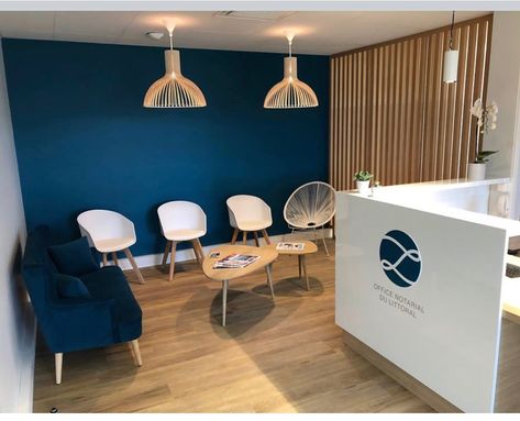 Physical Therapist Office Design, Dental Office Waiting Room Ideas, Simple Clinic Design, Waiting Room Design Office, Blue Theme Office, Primary Care Clinic Design, Dental Waiting Room Ideas, Studio Reception Design, Dental Clinic Interior Design Ideas