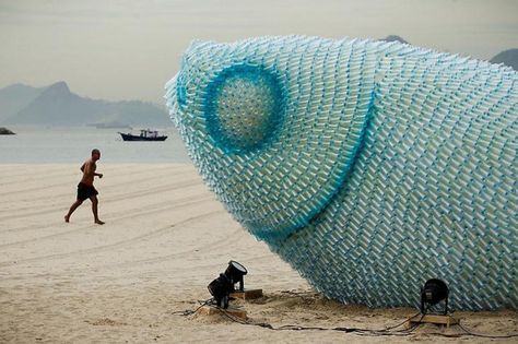 Beach Sculpture - UPCYCLIST Fish Sculptures, Giant Fish, Fish Sculpture, Wow Art, Recycled Art, Art Installation, Big Fish, Sculpture Installation, Plastic Bottle