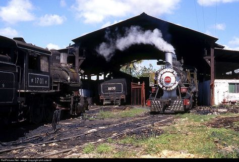 1805 Minaz 2-8-0 steam at Boris Luis Santa Coloma, Cuba by phil cotterill Santa Coloma, Cuba, Steam, Train, High Quality