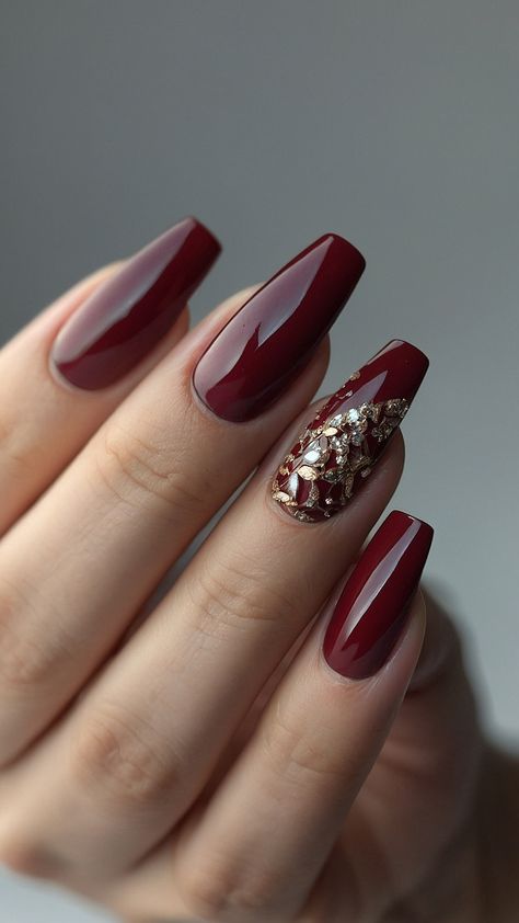 Transform your nails with stunning burgundy designs Explore dark red ideas classy black nail art short French tips chrome acrylic and more Discover trendy nail designs that exude elegance and style Ideal for those seeking French nail designs that are bold unique and sophisticated Burgundy Black And Gold Nails, Burgundy Gel Nails Short, Short Burgundy Nails With Design, Burgundy Square Acrylic Nails, Wine Red Acrylic Nails Designs, Red Nail Art Designs Wedding Classy, Burgundy And Silver Nail Designs, Dark Fall Nail Ideas, Deep Red Christmas Nails