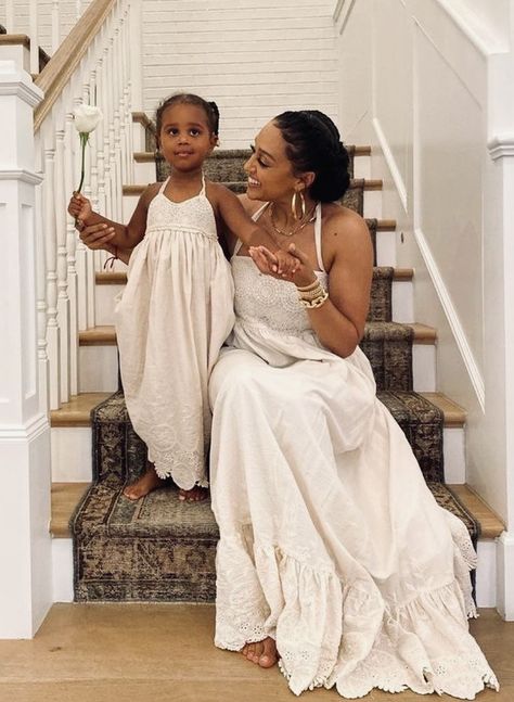 Girl Mom Aesthetic Black, Girl Mom Black Women, Black Motherhood Aesthetic, Feminine Motherhood, House Wife Aesthetic, Mother Lifestyle, Tamara Mowry, Pregnancy Fashion Fall, Mommy Daughter Photos