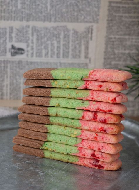 Long Cookies, Black Pepper Cookies Recipe, Italian Bakery Cookies, Italian Spumoni Cookies, Christmas Shaped Cookies, Belgian Cookies, Spumoni Cookies, Weird Cookies, Spumoni Cake