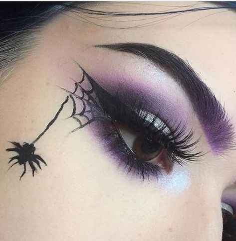 8 Halloween Makeup Looks You Need To Try Nem Halloween Makeup, Halloween Party Makeup, Maquillage Halloween Simple, Beautiful Halloween Makeup, Halloween Makeup Witch, Makeup Zombie, Halloween Makeup Look, Halloweenský Makeup, Halloween Make-up Looks