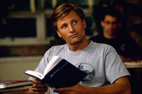 Pin for Later: 33 Photos That Prove Viggo Mortensen Is Everyone's Type The boyishly handsome type Viggo in 28 Days. Types Of Facial Hair, Lotr Trilogy, Captain Fantastic, Viggo Mortensen, Riley Keough, New Line Cinema, Michael Fassbender, 28 Days, Green Books