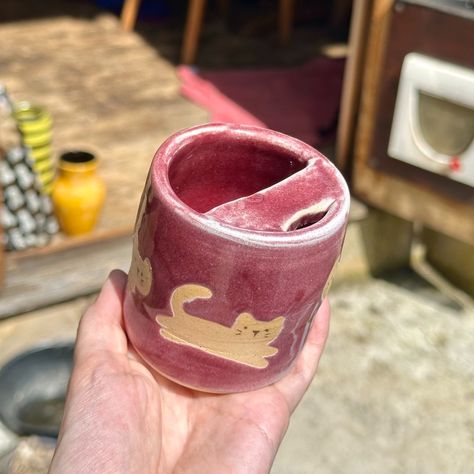 Cats anyone? This was my first test using this Purple Rain glaze and it's STUNNING!! Also this Travel Mug has the best flow 🙏 Ceramic To Go Mug, Purple Tea, Glazing Ideas For Pottery, Travel Mug Aesthetic, Mug Ideas Design, Cat Pottery, Ceramic Pottery Art Ideas, Fun Mugs, Ceramic Mugs Handmade