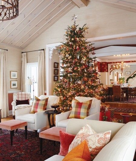 .. Sarah Richardson Farmhouse, Natal Country, Canadian House, Sarah Richardson Design, Sarah Richardson, Christmas Time Is Here, Christmas Living Rooms, Noel Christmas, Merry Little Christmas