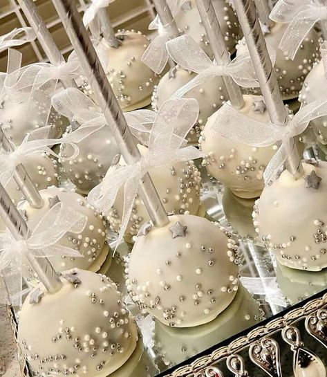 Bride Cake Pops, All White Treat Table Ideas, Cake Pops For Engagement Party, Cake Pops At Wedding, Desserts Wedding Table, White And Gold Cakepops, Engagement Cake Pops Ideas, Cake Pops Engagement, Wedding Dessert Cake Pops