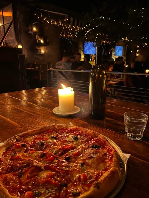 Candles, candle light dinner, pizza, wine, italy vibes, toronto, night out, girls night, date night, cozy vibes Christmas Wine Night, Candle Light Dinner Aesthetic, Pizza Date Aesthetic, Pizza Date Night, Dinner Date Aesthetic, Dinner Pizza, Pizza Date, Ny Pizza, Italian Night