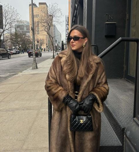 Fur Coats Women Luxury, Fur Coat Over Dress, Classy Snow Outfits, Cozy Stylish Outfits, Amsterdam November Outfit, Paris Winter Aesthetic Outfit, Big Fur Coat Outfit, Budapest Aesthetic Outfit, Autumn Old Money Outfits