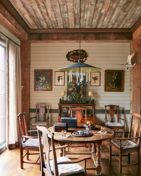 Ralph Lauren Lodge Style, Modern Hunting Lodge Interior Design, Hunt Camp Decor, British Hunting Lodge, Hunting Lodge Dining Room, Rustic Fishing Cabin, European Hunting Lodge, Scottish Hunting Lodge Interior Design, Hunt Country Interiors