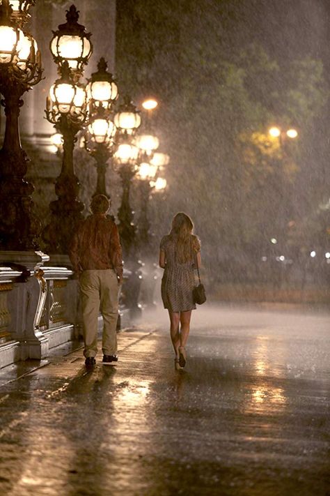 Midnight in Paris Shooting Locations + The Best Quotes from the Movie Midnight In Paris Aesthetic, Paris Movie, The Game Changers, Paris Shooting, Anna And The French Kiss, Midnight In Paris, 사진 촬영 포즈, Paris Aesthetic, Night City