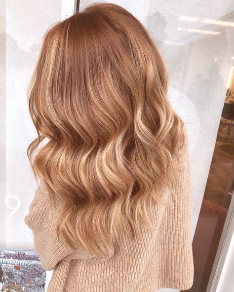 Red Head Blonde Balayage, Redhead Blonde Balayage, Natural Strawberry Blonde Balayage, Red Head Hair Ideas, Strawberry Blonde Wedding Hair, Golden Copper Balayage Strawberry Blonde, Red Hair With Natural Highlights, Ginger And Blonde Balayage, Light Red Balayage Hair