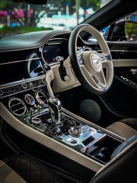 Bentley Interior, Bentley Convertible, Luxury Cars Bentley, Luxury Car Interior, High End Cars, Dream Cars Jeep, Lux Cars, Bentley Car, Bentley Continental Gt