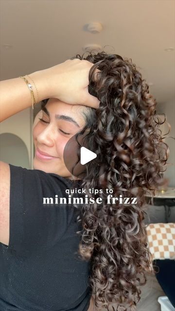 Keisha Kira on Instagram: "THE easiest ways to get more definition and less frizz💚 ad One of the most asked questions I am asked is the best way to get rid of frizz - so I have tried to narrow it down to 12 easy tips that I use when I know for sure I want a super defined and minimal frizz wash! Just to be super clear though, curly hair is always likely to come with at least a little frizz - and its very normal. I still have a touch of frizz even after all those steps! However, its way less than if I skipped out on them all💓 please don’t bully yourself over frizz, it really is normal I used all @curlsmith_official products for this washday! I started with: 💚@curlsmith_official frizz rescue duo conditioner 💓To prep and prime my curls and add moisture Then followed with: 💚@curlsm How To Get Rid Of Frizz In Curly Hair, Stop Frizzy Hair Curls, How To Get Rid Of Frizz, Type 3 Hair, Frizzy Curly Hair, Frizz Free Curls, Frizz Free Hair, Curly Hair Types, Most Asked Questions