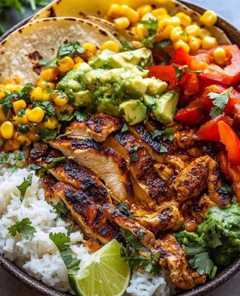 Chicken And Rice Burrito, Mexican Chicken Bowl, Rice Burrito, Sushi Bowl Recipe, Cilantro Lime Vinaigrette, Burrito Bowls, Chicken Burritos, Chicken Bowl, Healthy Food Options