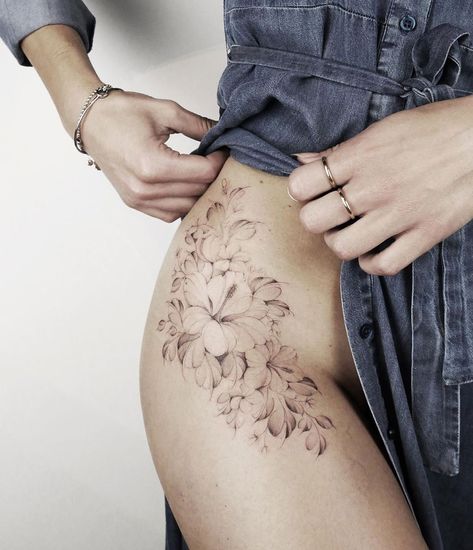 Floral Hip | Best Tattoo Ideas For Men & Women, 7000 Designs Medium Size Hip Tattoo, Tropical Hip Tattoo, Hip Tattoos Women Floral, Delicate Hip Tattoos Women, Tattoo Hips Women, Tigh Tattoo Woman, Unique Hip Tattoos Women, Thigh Hip Tattoo Women Unique, Hip Thigh Tattoos Unique