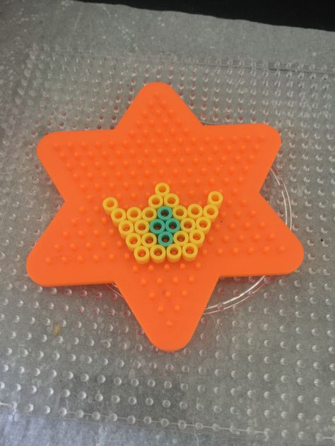 Perler Bead Crown, Peter Beads, Brownie Activities, Brownies Activities, Bead Templates, Hama Mini, Beaded Crown, Mini Crown, Hamma Beads