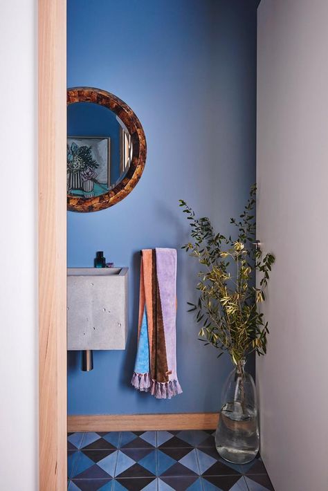 Find out how to use colour to create the appearance of more space in a small apartment with tips from interior designer Shaynna Blaze. Best Paint For Bathroom, Spa In Casa, Australian Home Decor, Aesthetic Bathroom Decor, Vibrant Bathroom, Unique Bathrooms, Best Bathroom Colors, 20 Aesthetic, Hello Sunday