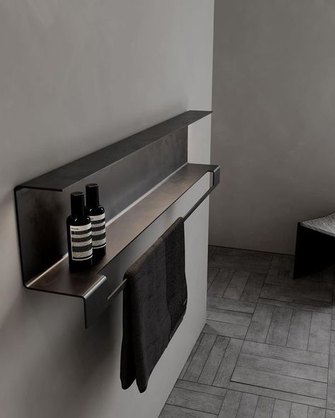 Bathroom Accessories Design, Aesthetic Bathroom, Metal Furniture Design, Instagram V, Bathroom Design Decor, Toilet Design, Bathroom Inspiration Decor, Towel Rack Bathroom, Bad Design