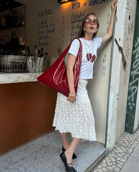 Wishing you were on a European holiday? We’re swooning over @alesia.merenkovaa and her effortless vibes. Western Outfits Women Plus Size, Western Outfits Women Winter, Copenhagen Summer, Fits Casual, Nashville Outfit, Vintage Wash Jeans, Creative Outfits, Downtown Outfits, Nashville Outfits