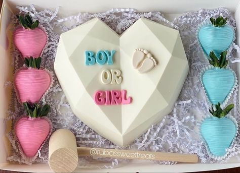 Smashable Heart Chocolate Ideas, Gender Reveal Smash Heart, Smashable Heart Chocolate, Breakable Chocolate Heart Ideas, Smash Chocolate, Gender Reveal Dessert, Breakable Hearts, Chocolate Covered Desserts, Chocolate Pinata