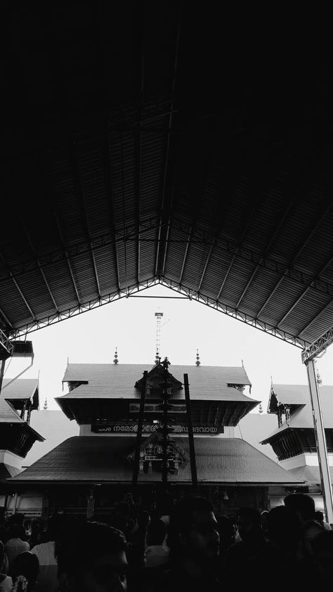 Guruvayur Temple Photography, Guruvayoor Temple Images, Classy Vintage Aesthetic, Munnar Photography Kerala, Munnar Photography, Temples Aesthetic, Guruvayoor Temple, Aesthetic Temple, Guruvayur Temple