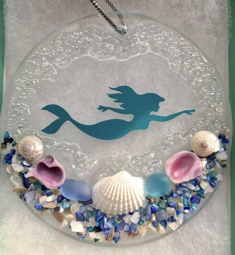 Christmas Seashells, Resin Art Sea Shells, Seashell Epoxy Art, Resin Seashell Coasters, Mermaid Diy Crafts, Cali Christmas, Sea Jewellery, Resin Mermaid, Ocean Theme Resin Art